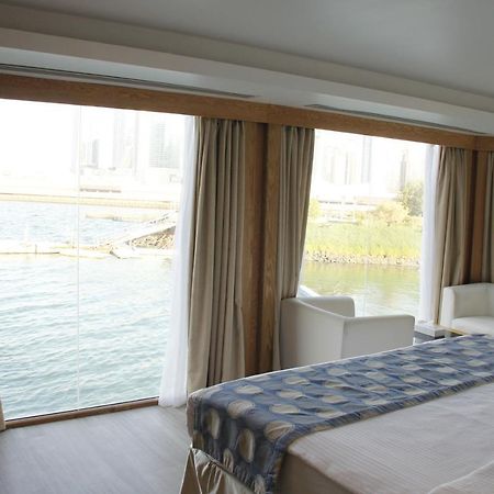 C Hotel Al-Manamah Bagian luar foto